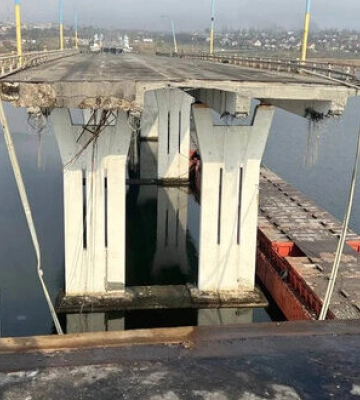 В рамках відступу окупантів на Херсонщині за добу було знищено 7 мостів – CNN
