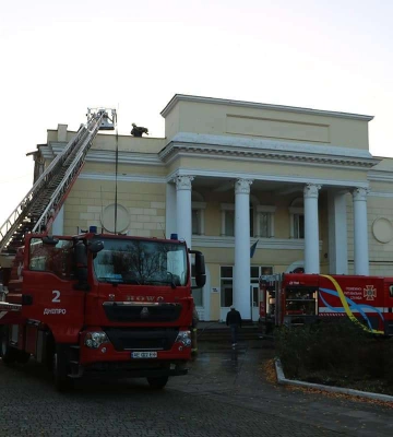 У Дніпрі на Коксовій загорілася офісна будівля