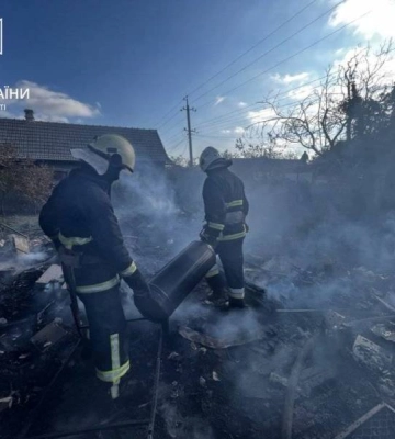 В Одеській області загорівся двоповерховий будинок