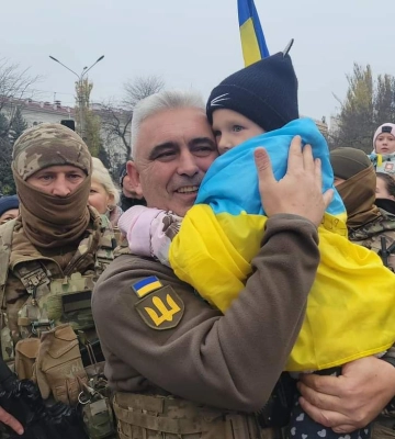 Командувач ОК Південь прибув до Херсона: як зустріли (фото, відео)