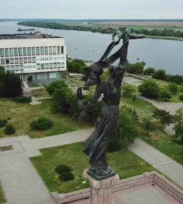 Росіяни перед втечею викрали з обласної бібліотеки в Херсоні цінні дореволюційні фонди