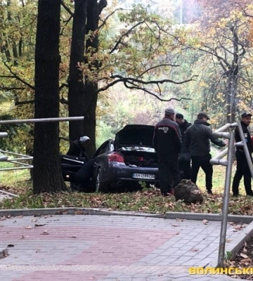 У Луцьку водія-наркомана, який «розсікав» парком на Infiniti, оштрафували на 17 тисяч гривень