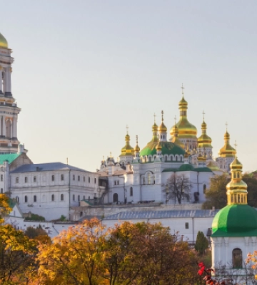В Киево-Печерской лавре поют пророссийские песни и молятся за Россию
