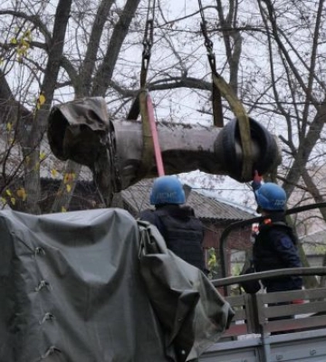 Із Запоріжжя вивезли залишки ракети, що впала на місто вчора