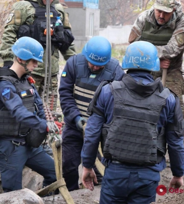 В Запорожье собрали остатки упавшей в городе вражеской ракеты