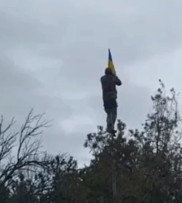 Морпехи подняли украинский флаг в селе Львове на Херсонщине