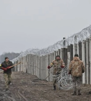 Як на Волині будують стіну на кордоні з Білоруссю: з&#039;явилося відео