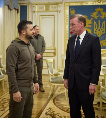 Салливан просил Зеленского подумать о более реалистичных требованиях для переговоров с РФ — WSJ