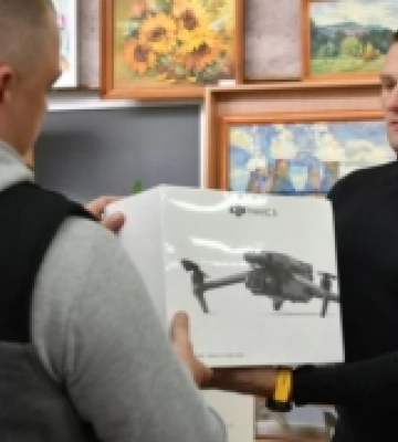 Працівники РАЕС передали два квадрокоптери для військових