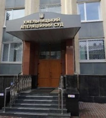 85-річна мешканка Хмельниччини відсудила 100 тис. грн за наїзд авто