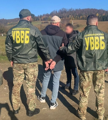 Львівські прикордонники затримали чоловіка, який хотів втягнути їх у змову