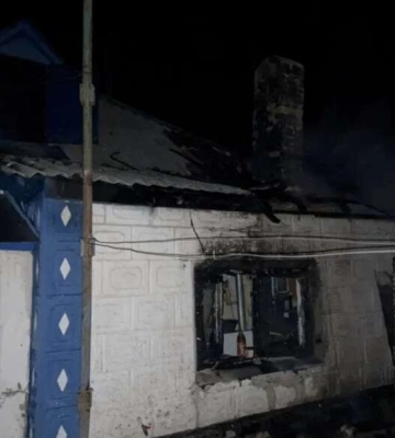 У Новомосковську вночі загорівся будинок