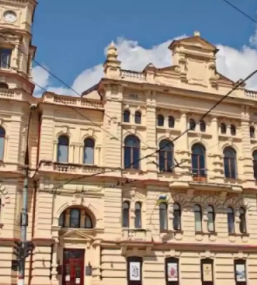 Російські окупанти вивезли з музеїв Херсонщини близько 15 тисяч картин