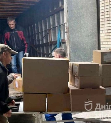 Бронежилети, розвантаження, продуктові й медичні вантажі: допомога від Дніпра за тиждень