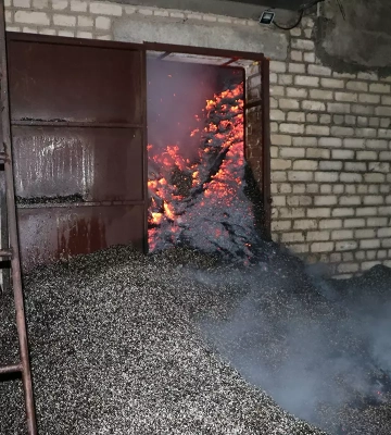 На Дніпропетровщині масштабна пожежа знищила будинок
