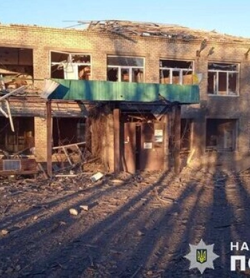 Наслідки вчорашніх обстрілів Донеччини: пошкоджено школу, лікарню та пологовий будинок. ФОТОрепортаж
