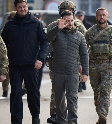 Треба бути тут і підтримувати людей - Зеленський у Херсоні