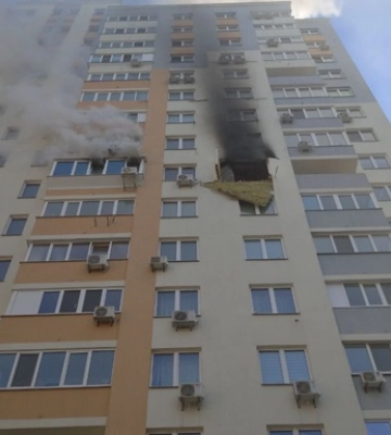 У київській квартирі вибухнув акумулятор і спровокував сильну пожежу