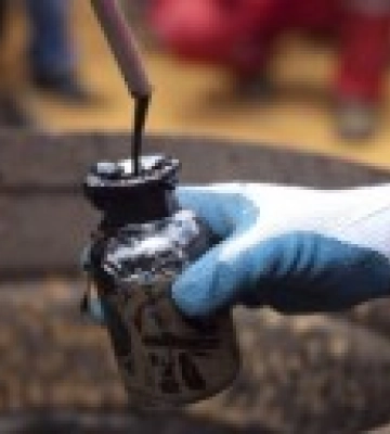ЕС готов к работе над установкой потолка цен на российскую нефть