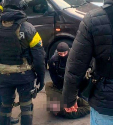 У Дніпрі чоловік за 20 тисяч доларів переправляв ухилянтів за кордон