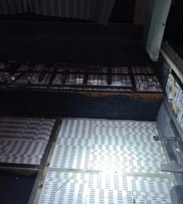 Понад 300 ящиків сигарет в автобусі: Подробиці від Закарпатських митників