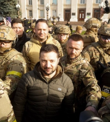 Зеленский побывал в освобожденном Херсоне - Reuters
