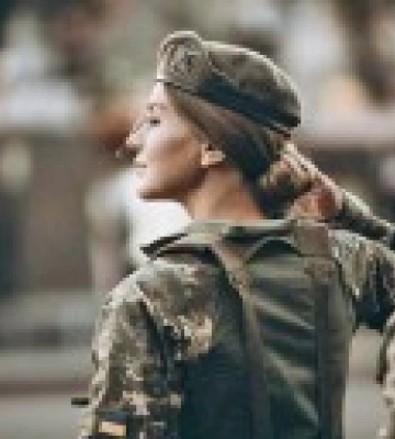 росія запустила фейк, що українські захисниці поширюють в Tinder нацистські заклики