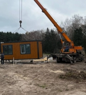 На Рівненщині почали облаштовувати перше модульне містечко для переселенців