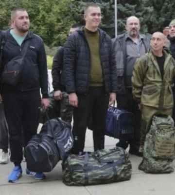 В Мелитополь на пассажирский автовокзал массово прибывают &quot;мобики&quot;