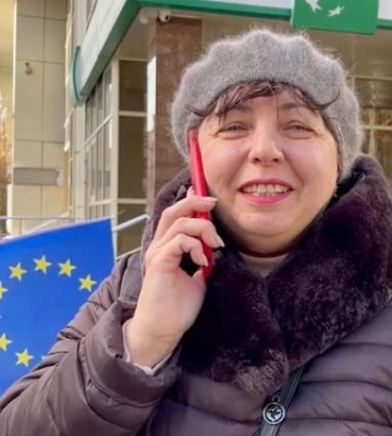 Нас звільнили, – зворушливе відео з жителькою Херсона, яка телефонує до сина