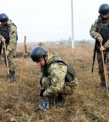 На Харківщині троє чоловіків підірвалися на міні