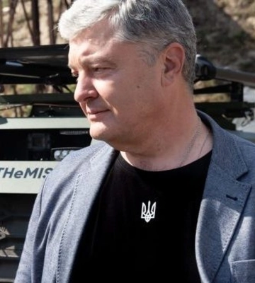Порошенко передал комплекс БПЛА &quot;Poseidon&quot; разведчикам, первыми вошедшим в Снегиревку