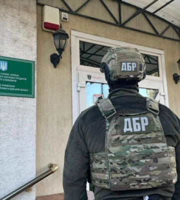Посадовці на Одещині брали хабарі від експортерів &quot;зернового коридору&quot;, - ДБР. ФОТОрепортаж