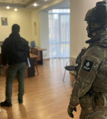 Брали хабарі з експортерів «зернового коридору»: ДБР викрило посадовців з Одещини
