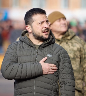 Куртка за 237 доларів та футболка за 400 грн: українці відреагували на образ Зеленського у Херсоні