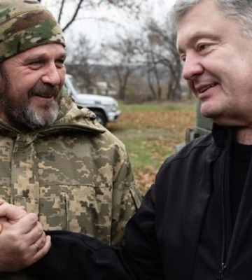 Петро Порошенко передав допомогу підрозділам ЗСУ на східному фронті