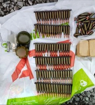 На вокзалі у Франківську поліція затримала двох озброєних чоловіків