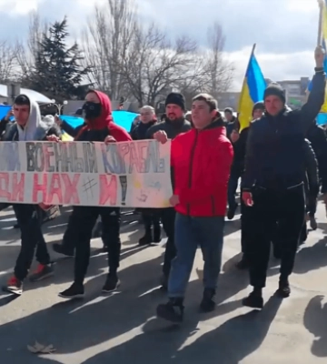 Російська адміністрація втекла з Нової Каховки, окупанти відступають і на лівому березі Дніпра