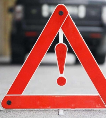 У Дніпрі на Кайдацькому мосту перекинувся автомобіль. Відео