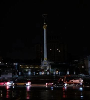 В Киеве введены экстренные отключения, а половина клиентов без света, — Кличко