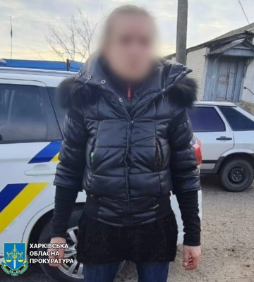 Поліція на Харківщині затримала зловмисницю, яка розірвала прапор України