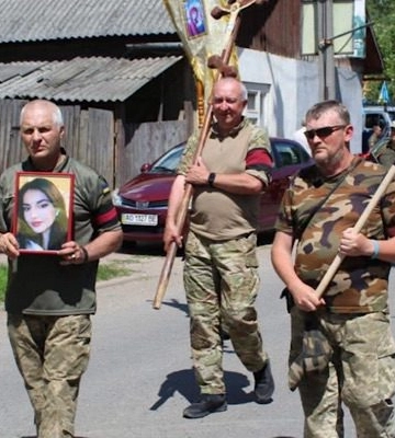 У Рахові попрощалися із полеглою Героїнею (Фото)