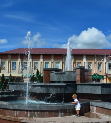 Після трирічної перерви у Хусті запрацював центральний міський фонтан
