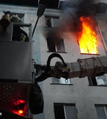 &quot;Шахеди&quot; атакували Одесу: спалахнули масштабні пожежі на радіоринку та в гуртожитку