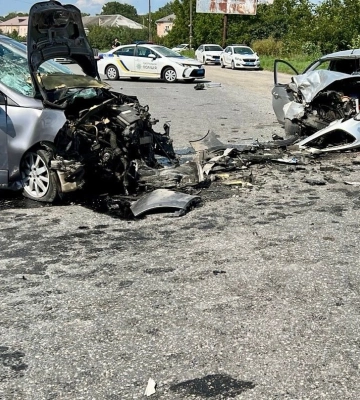 На Рівненщині внаслідок ДТП загинула дитина, ще 5-ро людей у лікарні. ФОТО