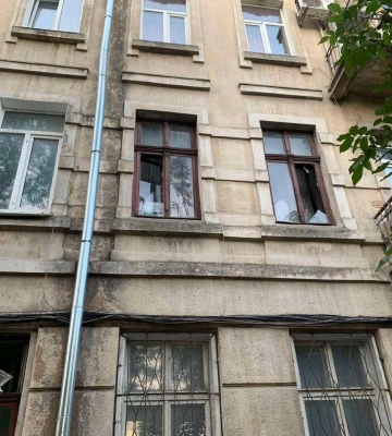 Удар по Одещині: спалахнула пожежа на радіоринку, пошкоджено будинок