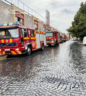 ⚡️У Львові палає готель❗️Люди вибираються з готелю❗️Пєсков вийшов із заявою❗️Новини 4 серпня
