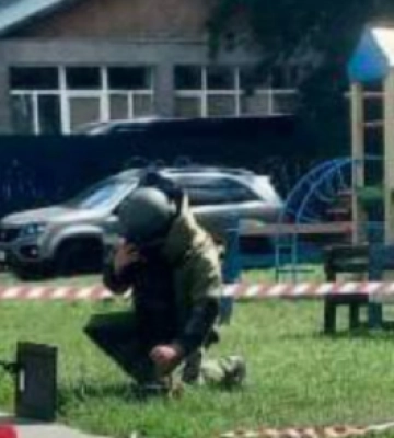 Это ужас: в Киеве на детской площадке наши противопехотную мину - видео