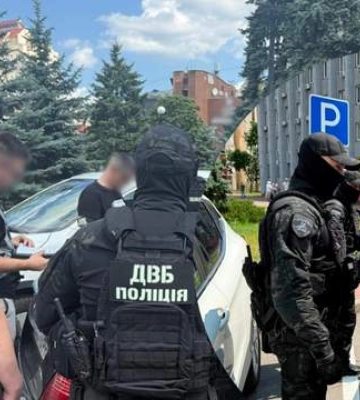 15 тисяч доларів за фейкову інвалідність: у Києві викрили організатора ухиляння від мобілізації