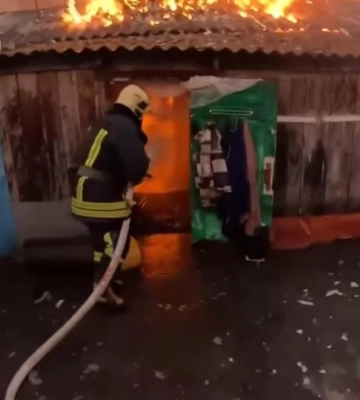 На Рівненщині масштабна пожежа знишила майно одразу декількох родин (ВІДЕО)